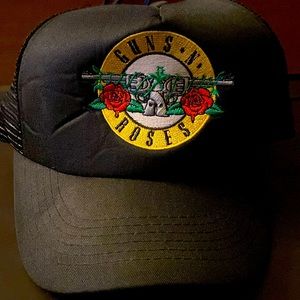 OFFICIAL 2016 Guns n’ Roses concert trucker hat